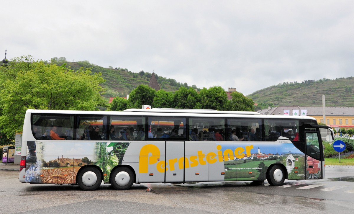 Setra 417 GT-HD von Pernsteiner Reisen aus �sterreich am 17.Mai 2014 in Krems gesehen.