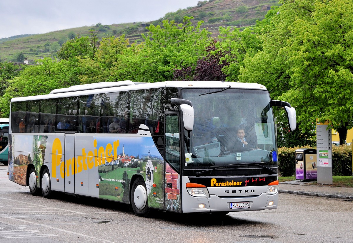 Setra 417 GT-HD von Pernsteiner Reisen aus �sterreich am 17.Mai 2014 in Krems gesehen.