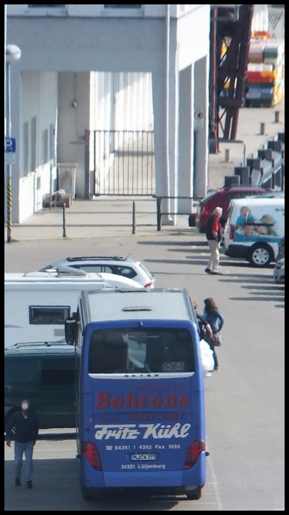 Setra 417 HDH von Fritz K�hl aus Deutschland im Stadthafen Sassnitz.