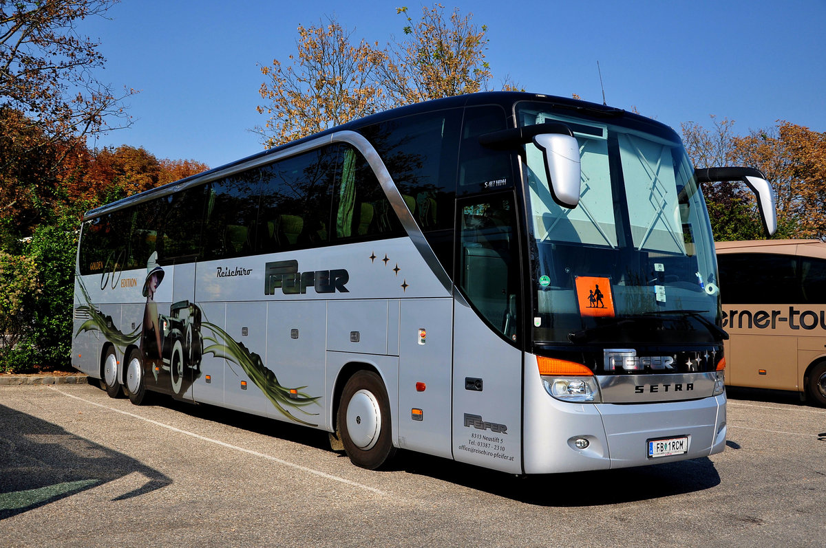 Setra 417 HDH von Pfeifer Reisen aus �sterreich in Krems.
