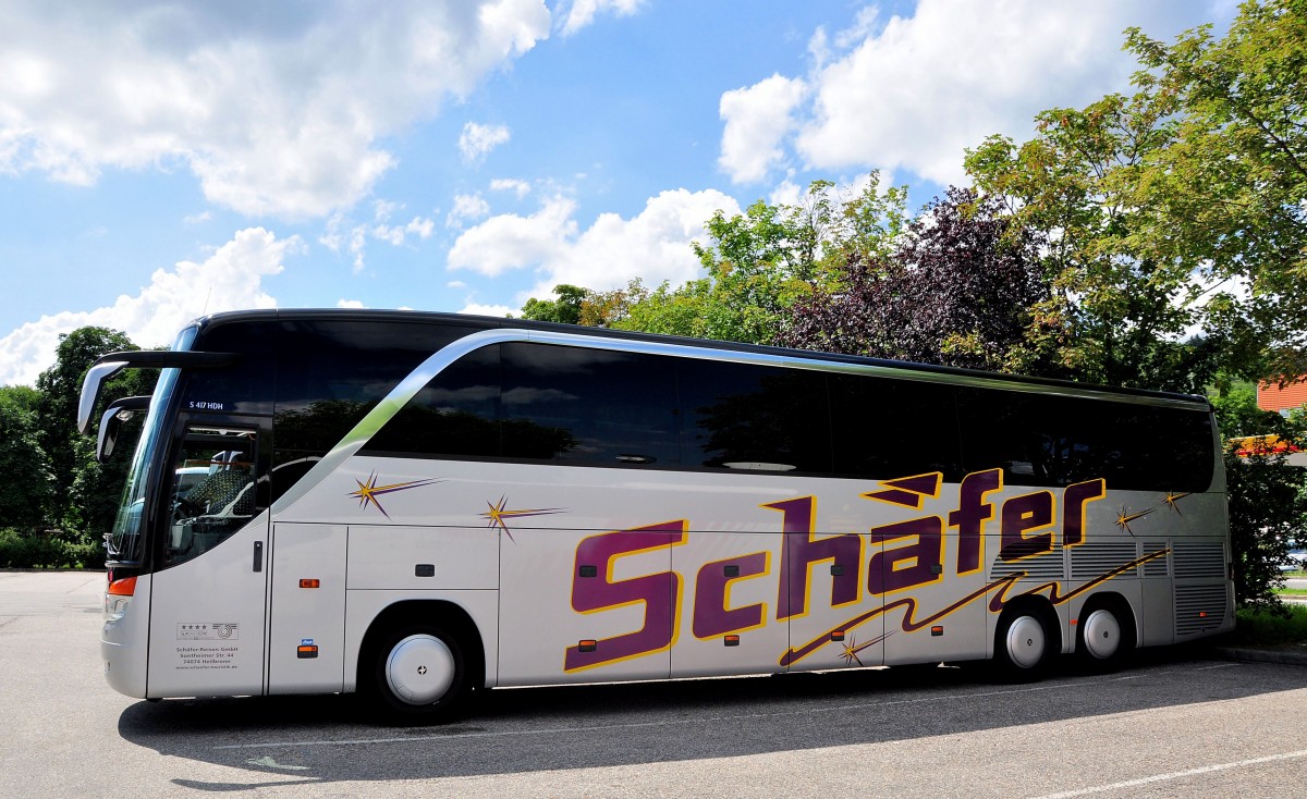 SETRA 417 HDH von SCH�FER Reisen aus der BRD am 4.7.2013 in Krems an der Donau.