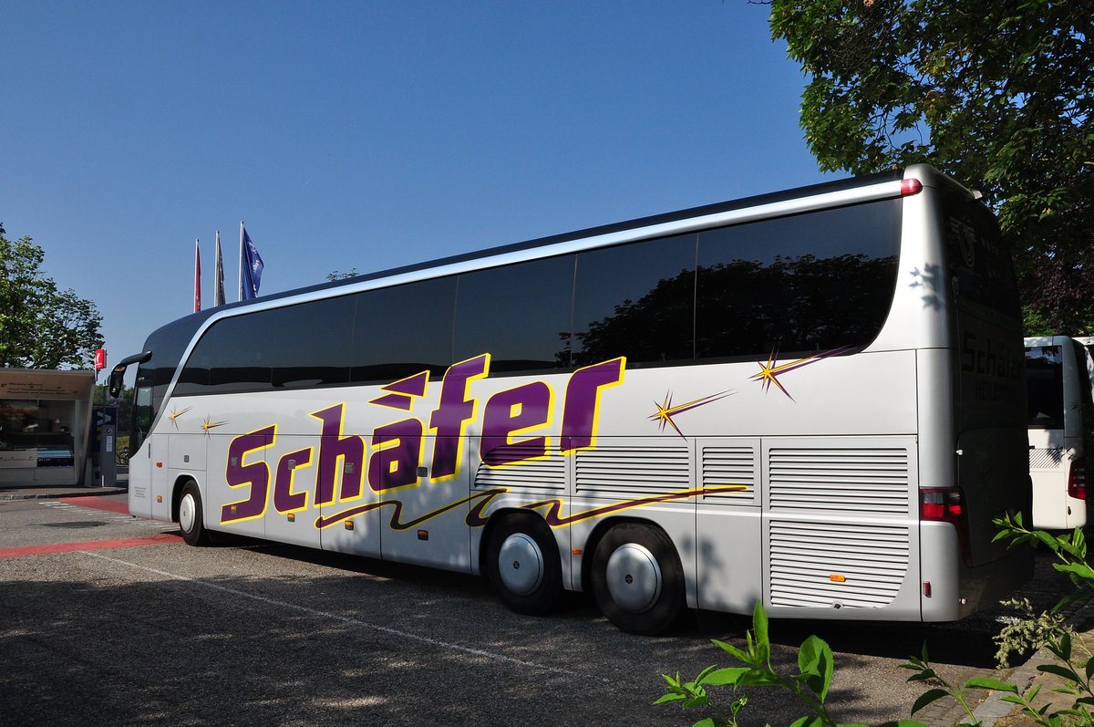 Setra 417 HDH von Sch�fer Reisen aus der BRD in Krems gesehen.