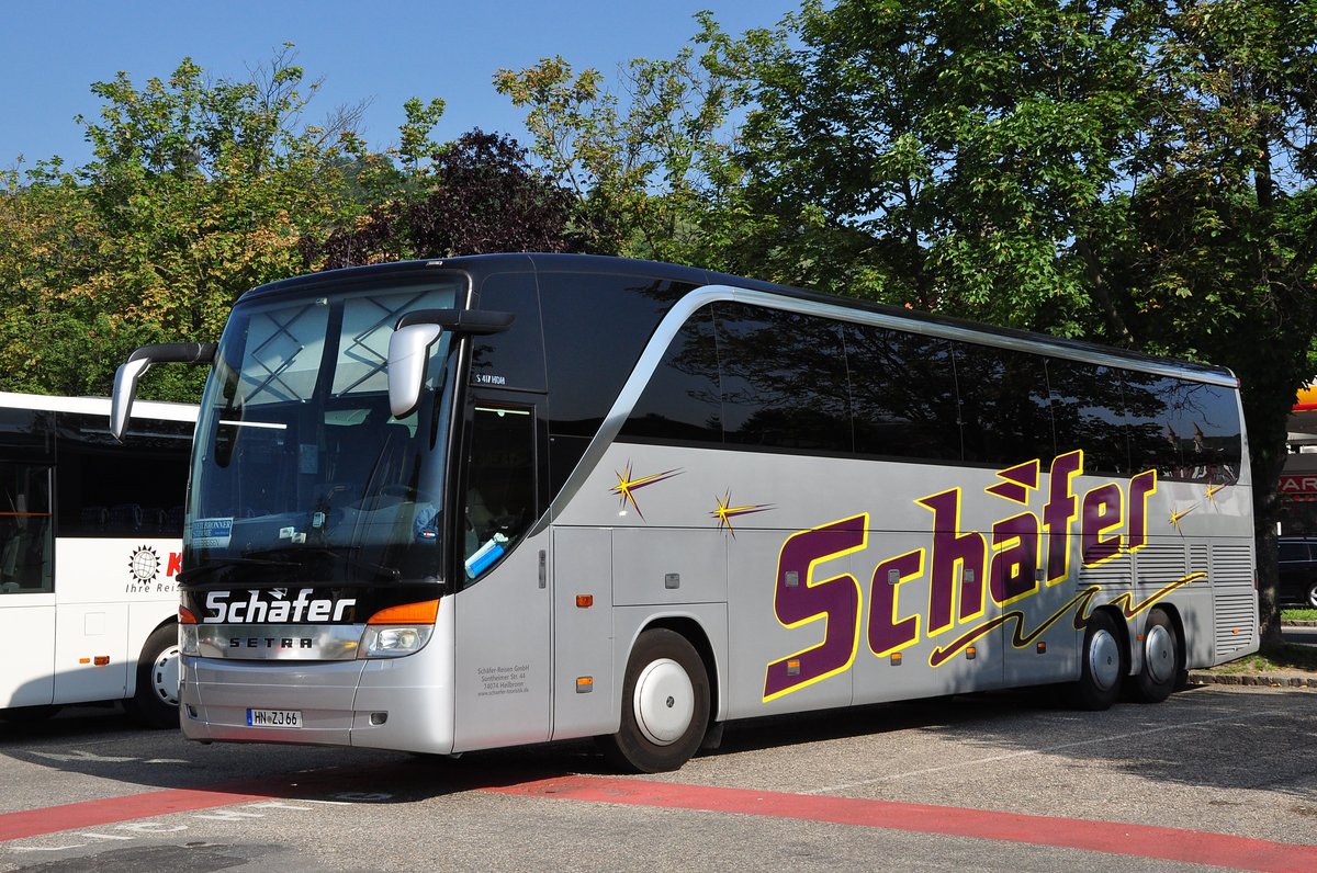Setra 417 HDH von Sch�fer Reisen aus der BRD in Krems gesehen.