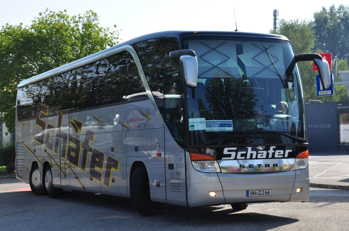 Setra 417 HDH von Sch�fer Reisen aus der BRD in Krems gesehen.