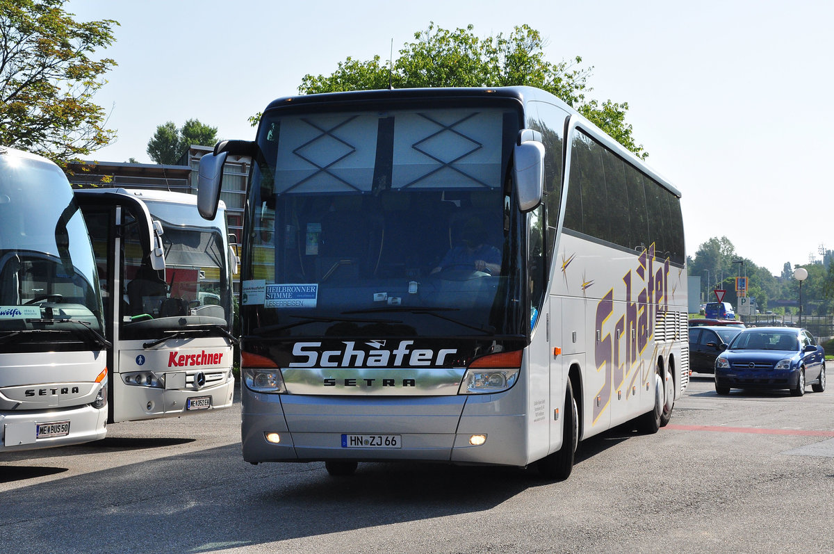 Setra 417 HDH von Sch�fer Reisen aus der BRD in Krems gesehen.