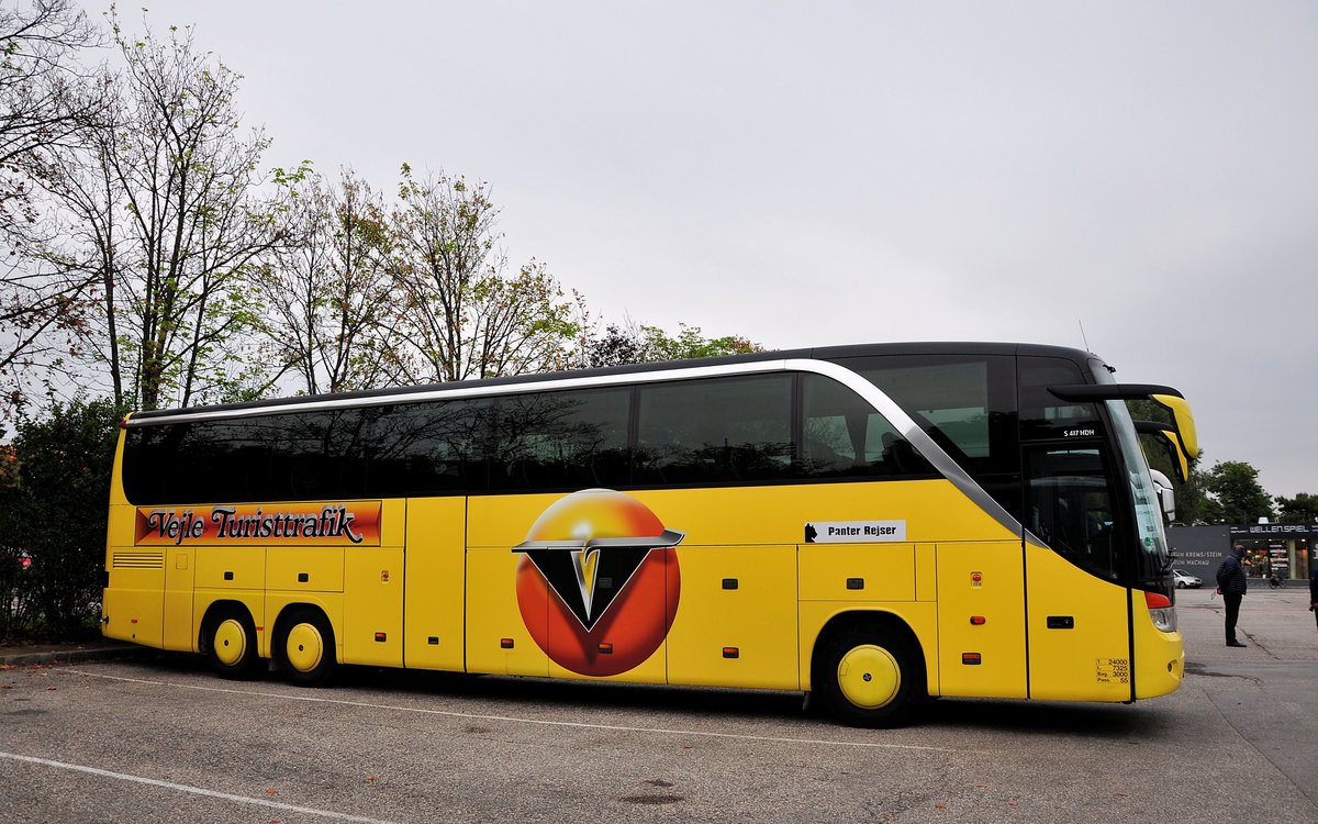 Setra 417 HDH von Vejle Turisttrafik in Krems gesehen.