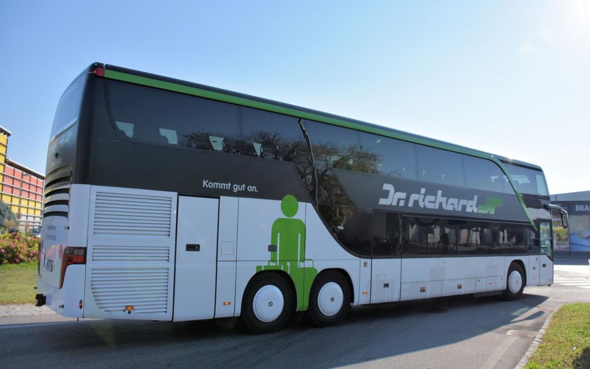 Setra 431 DT von Dr. Richard Reisen aus Wien 09/2017 in Krems.