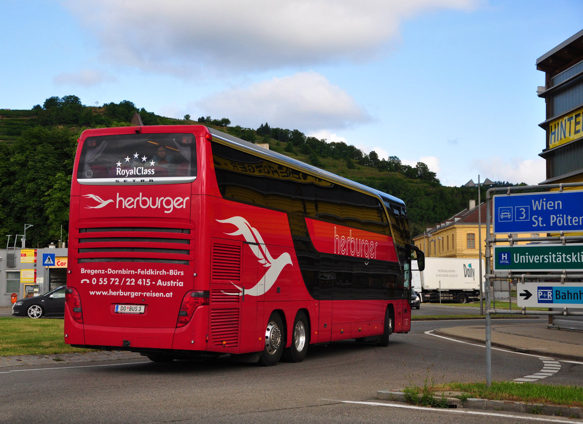 Setra 431 DT von Herburger Reisen aus �sterreich in Krems gesehen.