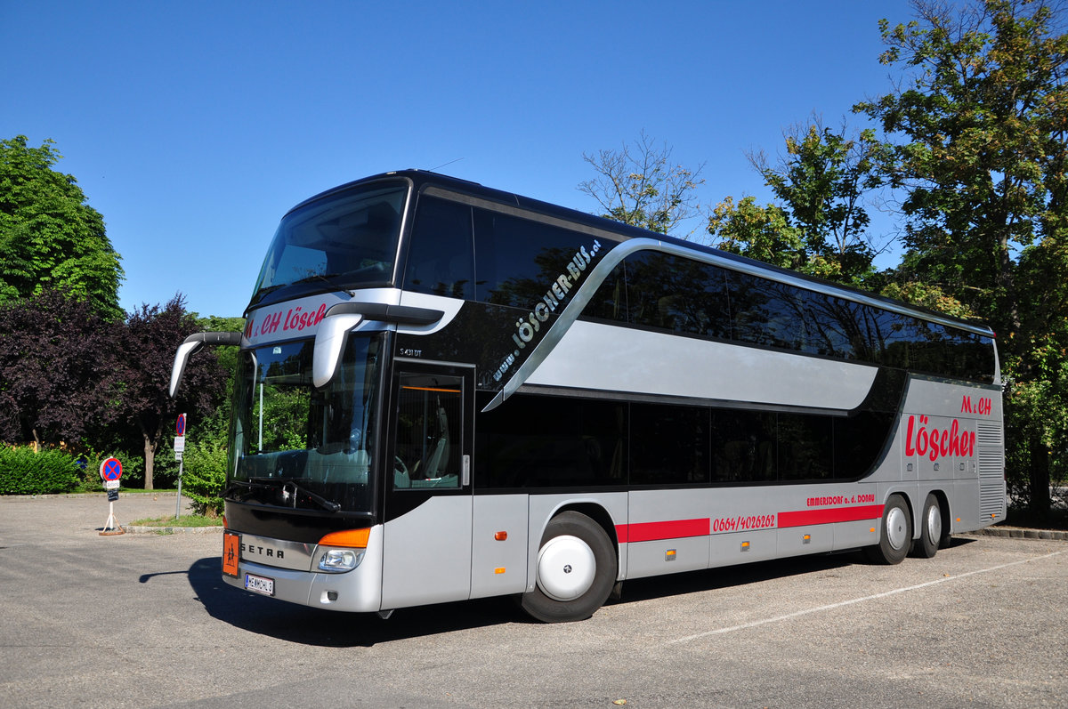 Setra 431 DT von L�scher Reisen aus Nieder�sterreich in Krems gesehen.