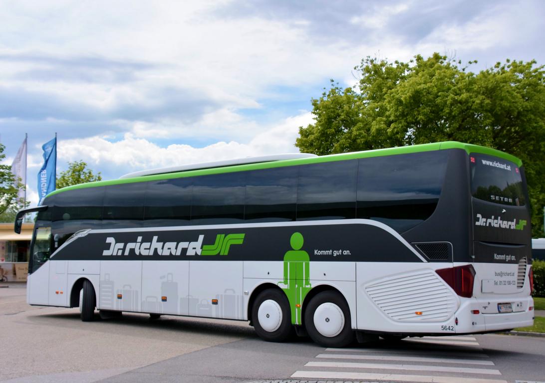 Setra 500er-Serie von Dr. Richard Reisen aus Wien in Krems.