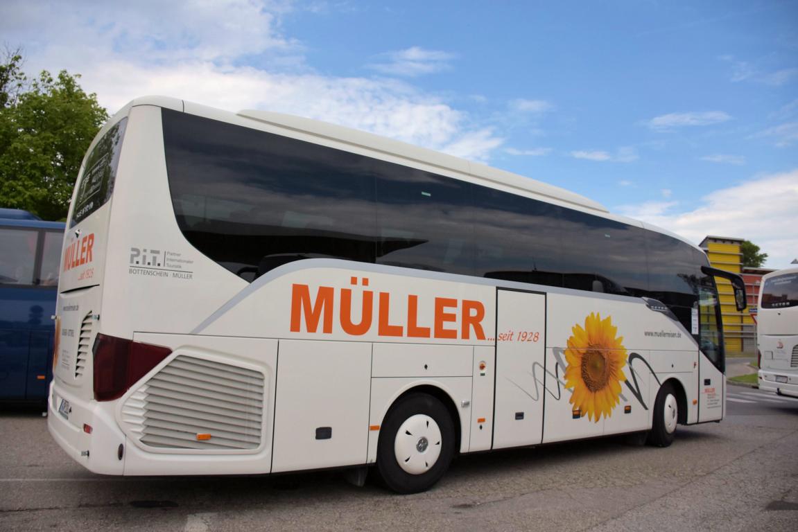 Setra 511 HD von Bauer Reisen aus der BRD 2018 in Krems.