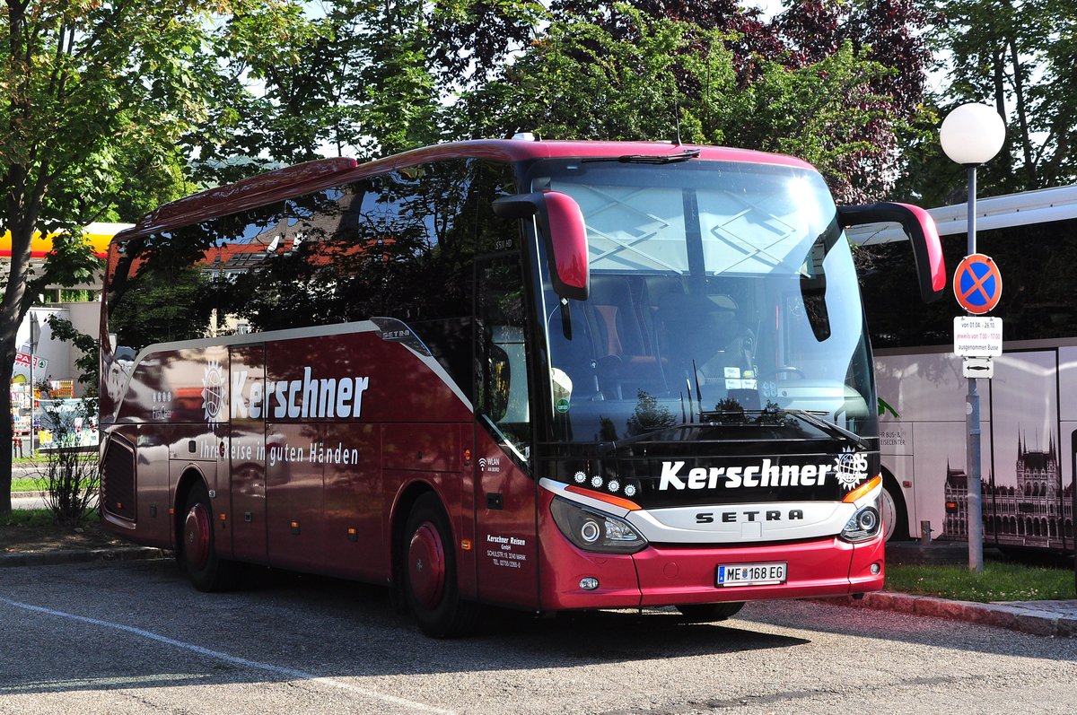 Setra 511 HD von Kerschner Reisen/Reisebro aus Niedersterreich in Krems gesehen.