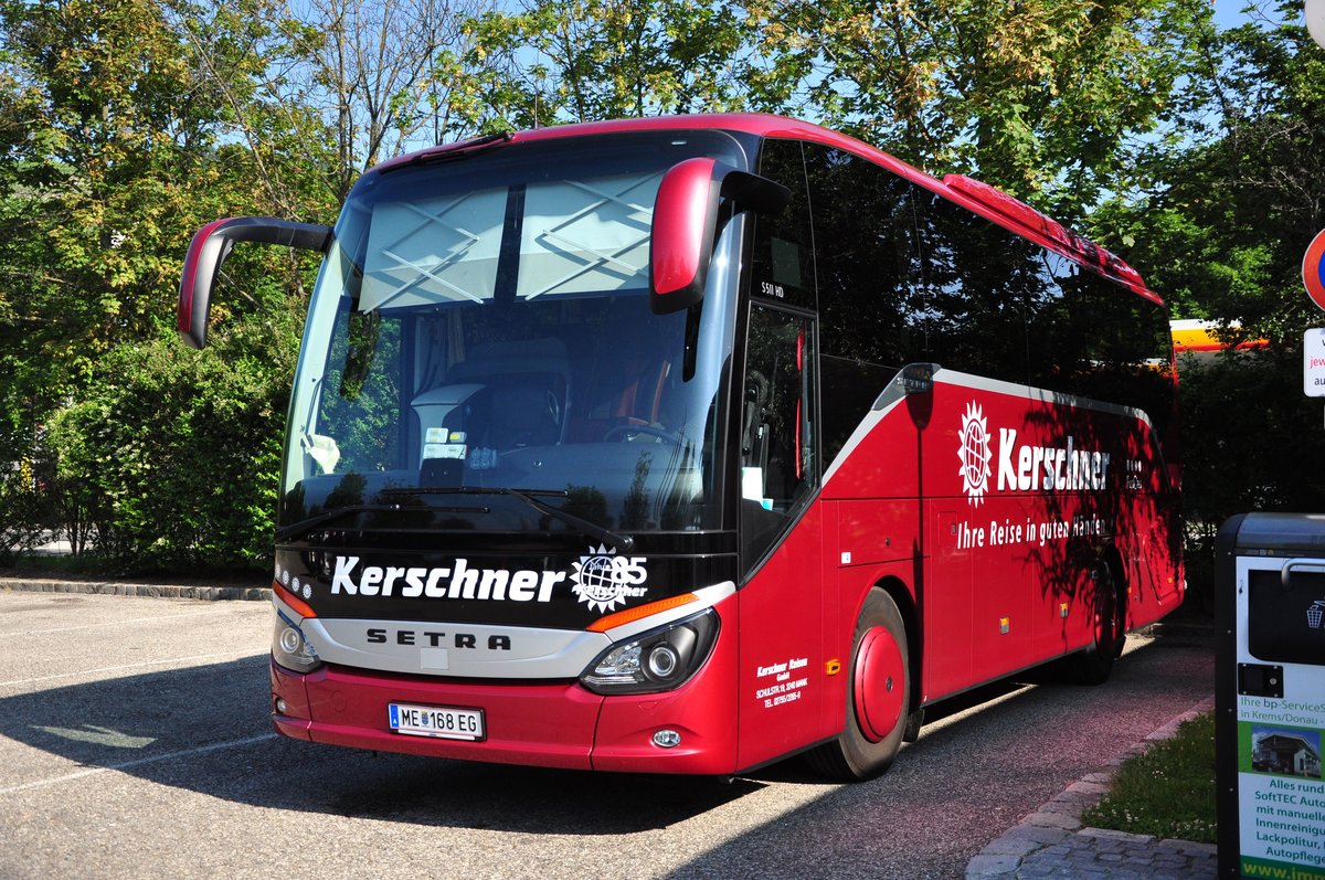 Setra 511 HD von Kerschner Reisen/Reiseb�ro aus Nieder�sterreich in Krems gesehen.