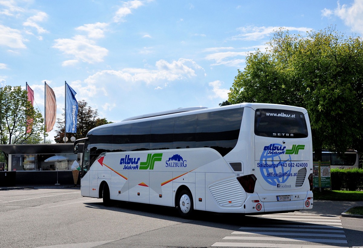 SETRA 515 HD von ALBUS-SALZKRAFT aus �sterreich im August 2013 in Krems an der Donau.