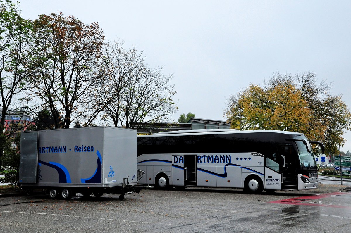 Setra 515 HD von Dartmann Reisen (mit Radanh�nger) in Krems gesehen.