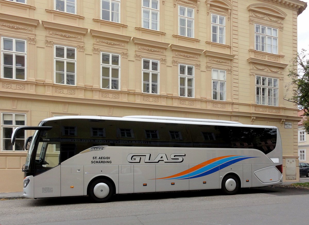 Setra 515 HD von Glas Reisen aus �sterreich in Krems gesehen.