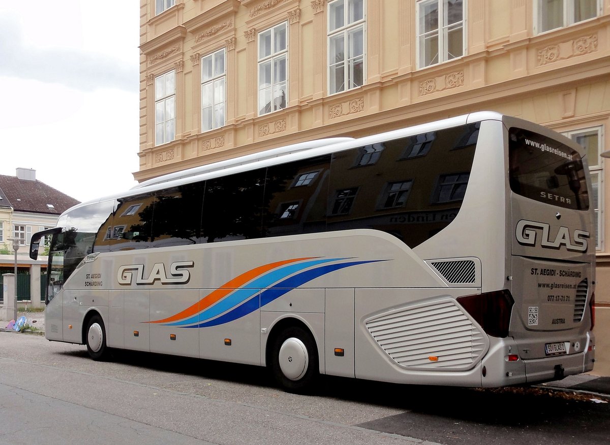Setra 515 HD von Glas Reisen aus �sterreich in Krems gesehen.