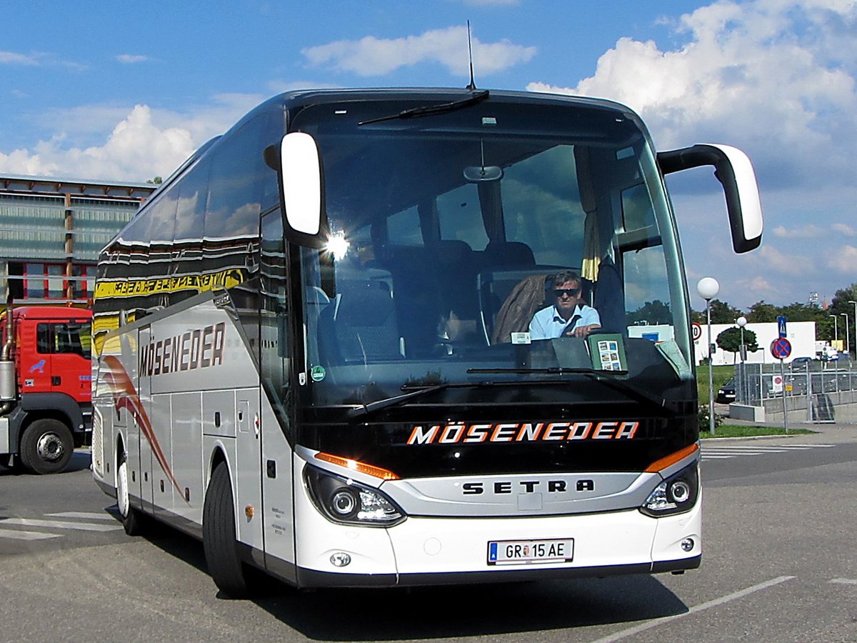 Setra 515 HD von M�seneder Reisen aus �sterreich in Krems gesehen.