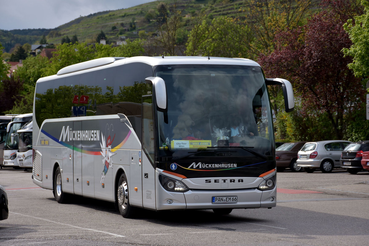 Setra 515 HD von M�ckenhausen Reisen aus der BRD in Krems.
