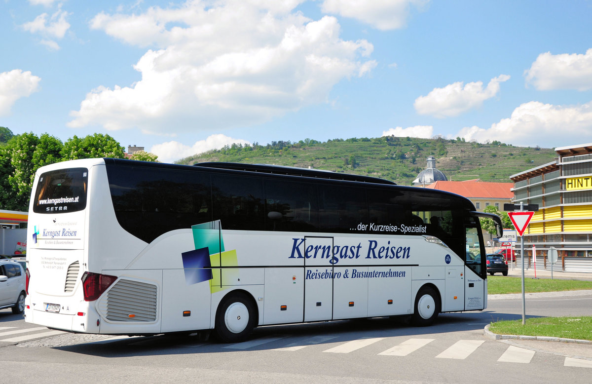Setra 515 HD vom Reiseb�ro KERNGAST aus �sterreich in Krems gesehen.