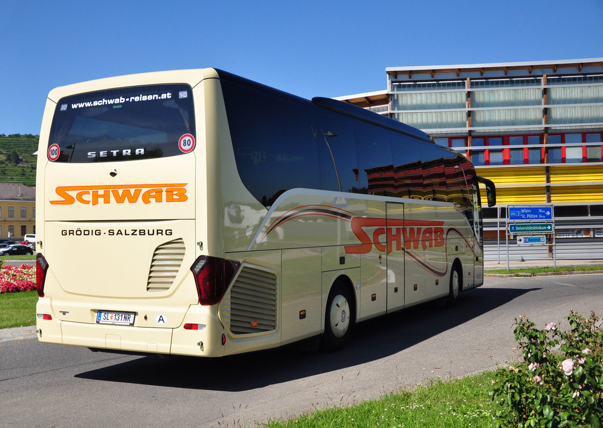 Setra 515 HD von SCHWAB Reisen aus �sterreich in Krems gesehen.