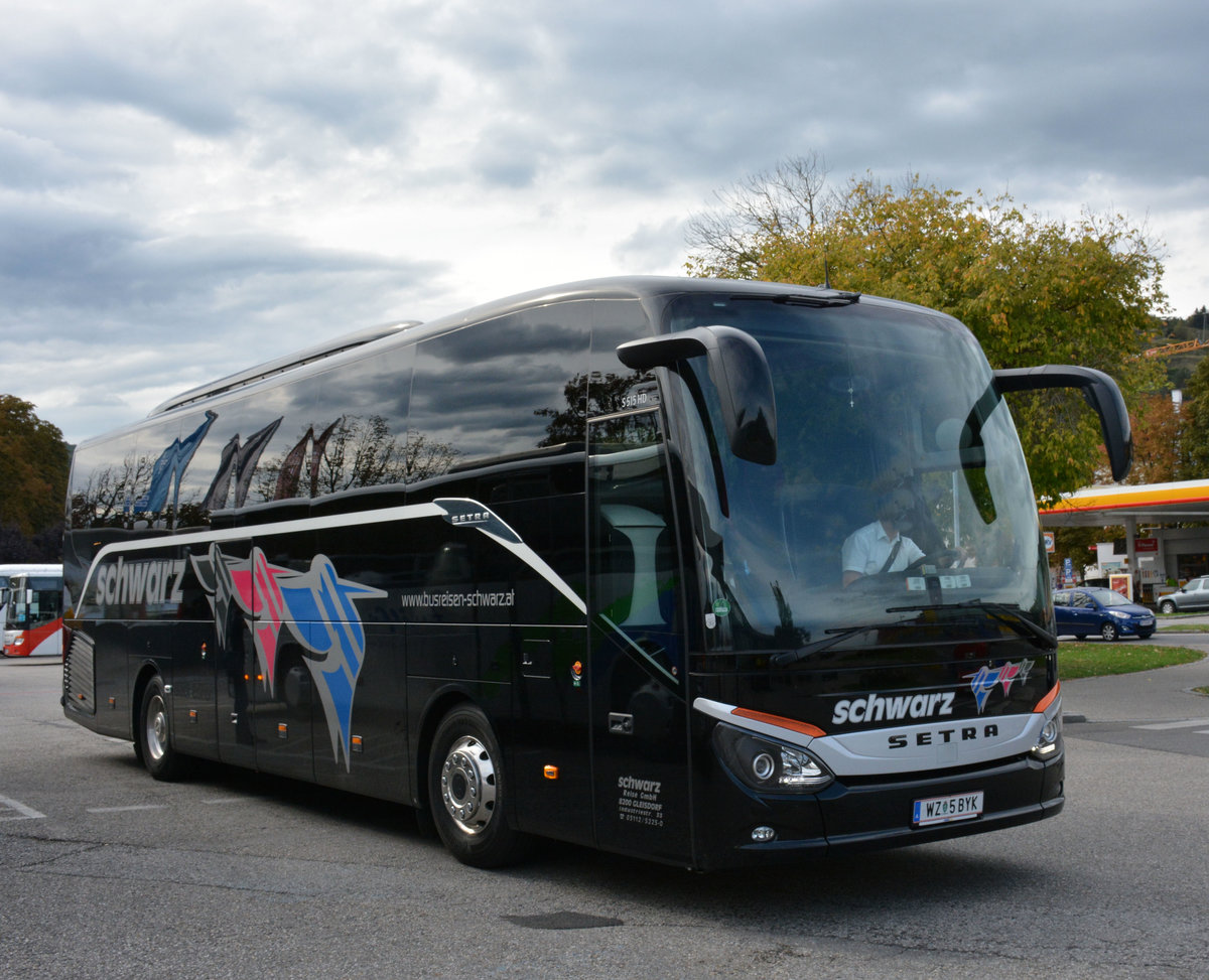 Setra 515 HD von Schwarz Reisen aus �sterreich in Krems gesehen.