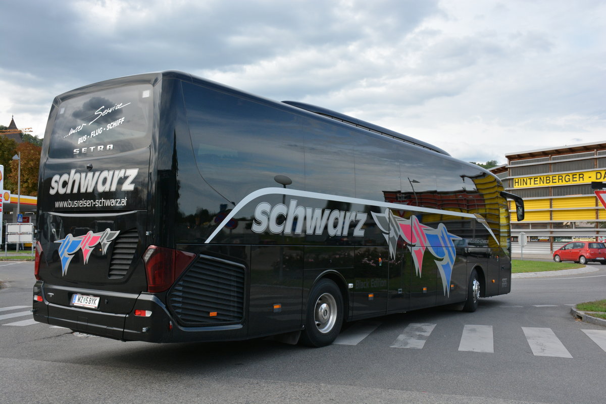 Setra 515 HD von Schwarz Reisen aus �sterreich in Krems gesehen.