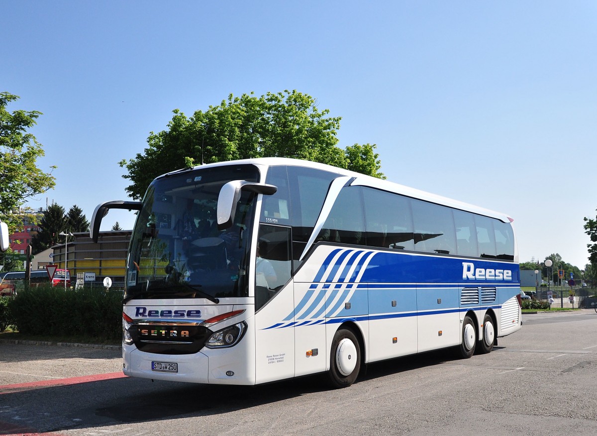 Setra 515 HDH von REESE aus der BRD im Juni 2015 in Krems gesehen.