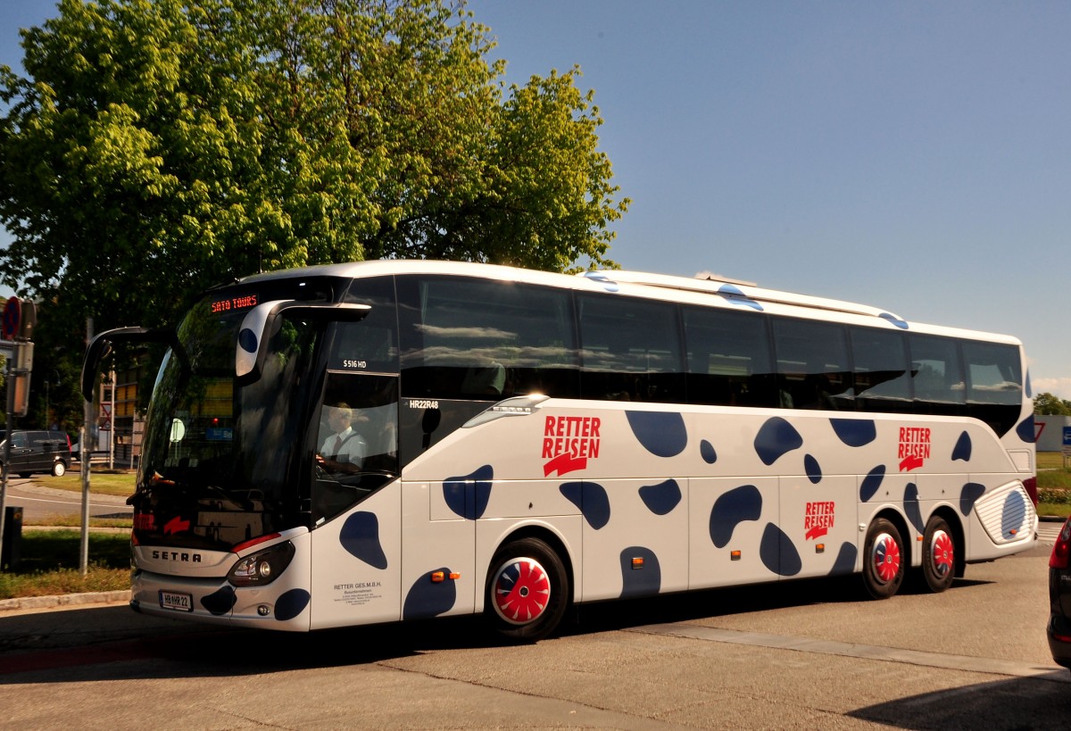 Setra 516 HD HR22R48 von Retter Reisen aus �sterreich im Mai 2014 in Krems.