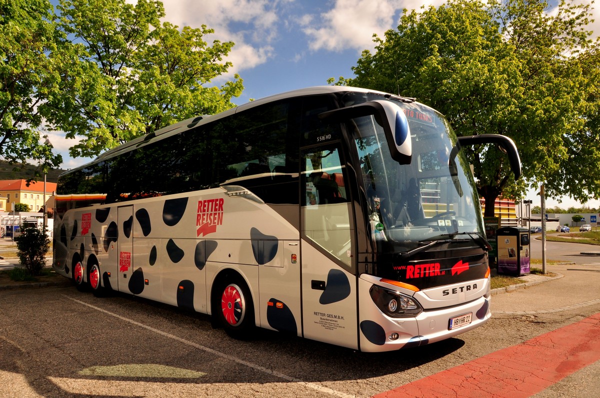 Setra 516 HD HR22R48 von Retter Reisen aus �sterreich im Mai 2014 in Krems.
