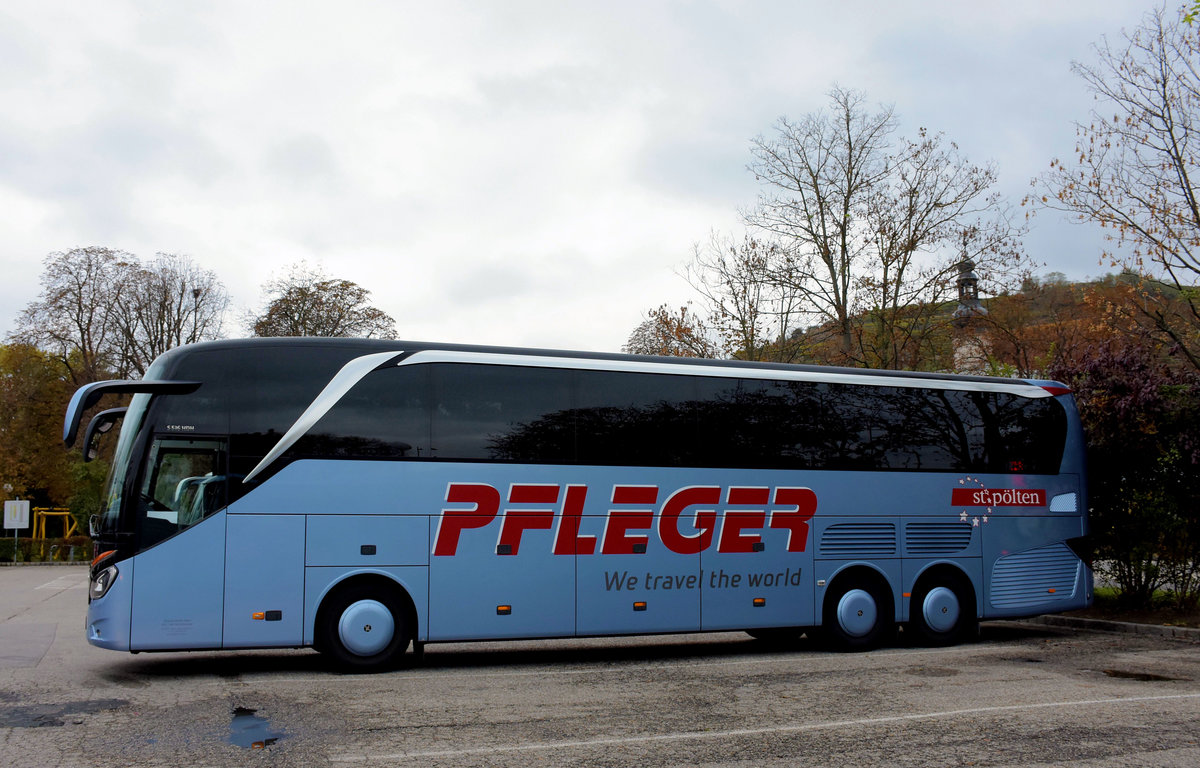 Setra 516 HDH von Pfleger Reisen aus �sterreich in Krems.