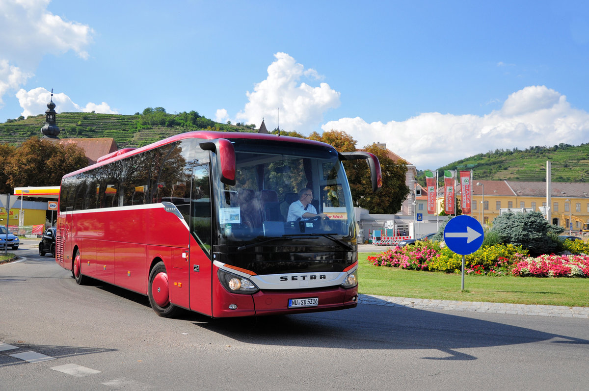 Setra 516 MD aus der BRD in Krems gesehen.