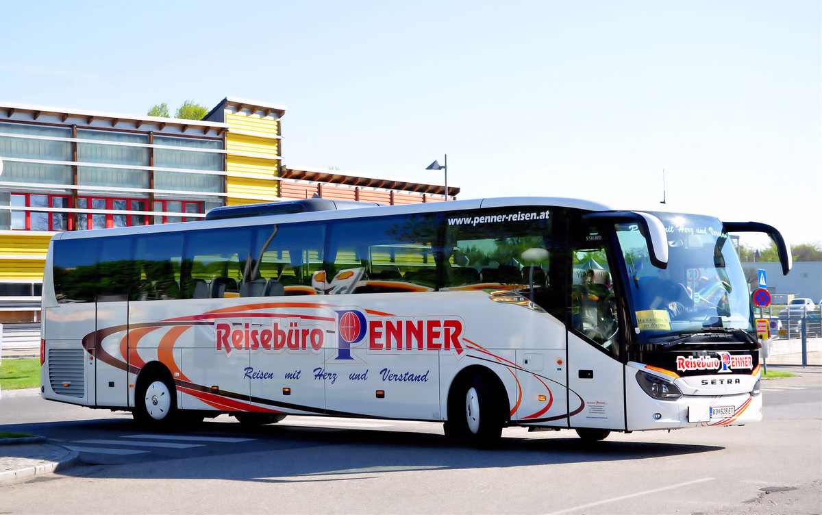 Setra 516 MD vom Reiseb�ro Penner aus Nieder�sterreich in Krems gesehen.