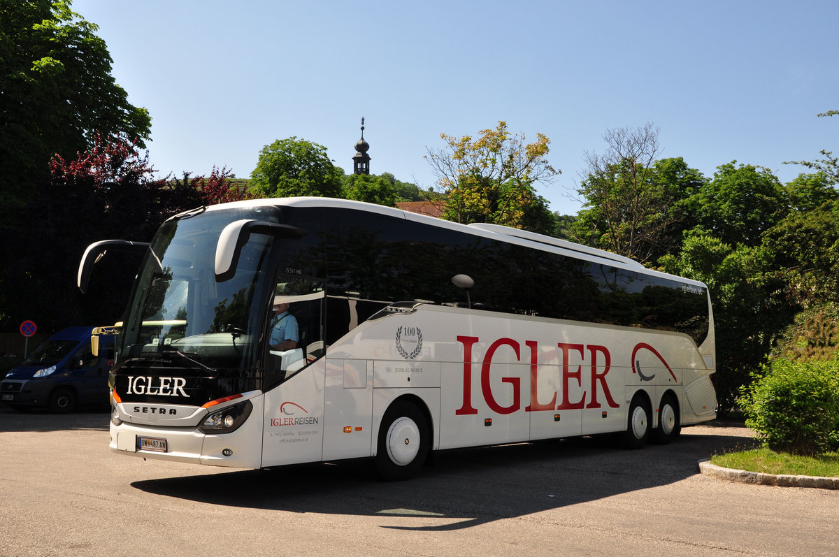 Setra 517 HD von IGLER Reisen aus �sterreich in Krems gesehen.