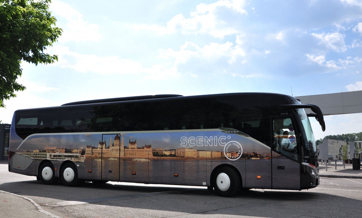 Setra 517 HD von Scenic tours ( Blaguss) aus der Slowakei im Mai 2015 in Krems.