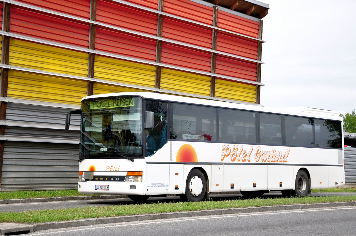 Setra von P�lzl Reisen aus Nieder�sterreich in Krems gesehen.