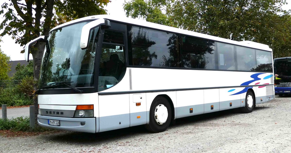 Setra-Reisebus steht auf der Veterama-Parkplatz in Mannheim im Oktober 2016