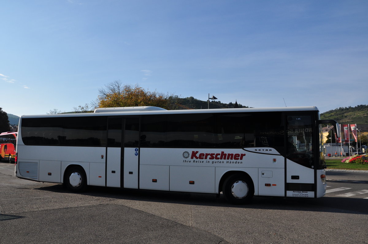 Setra S 415 von Kerschner Reisen aus Nieder�sterreich in Krems gesehen.
