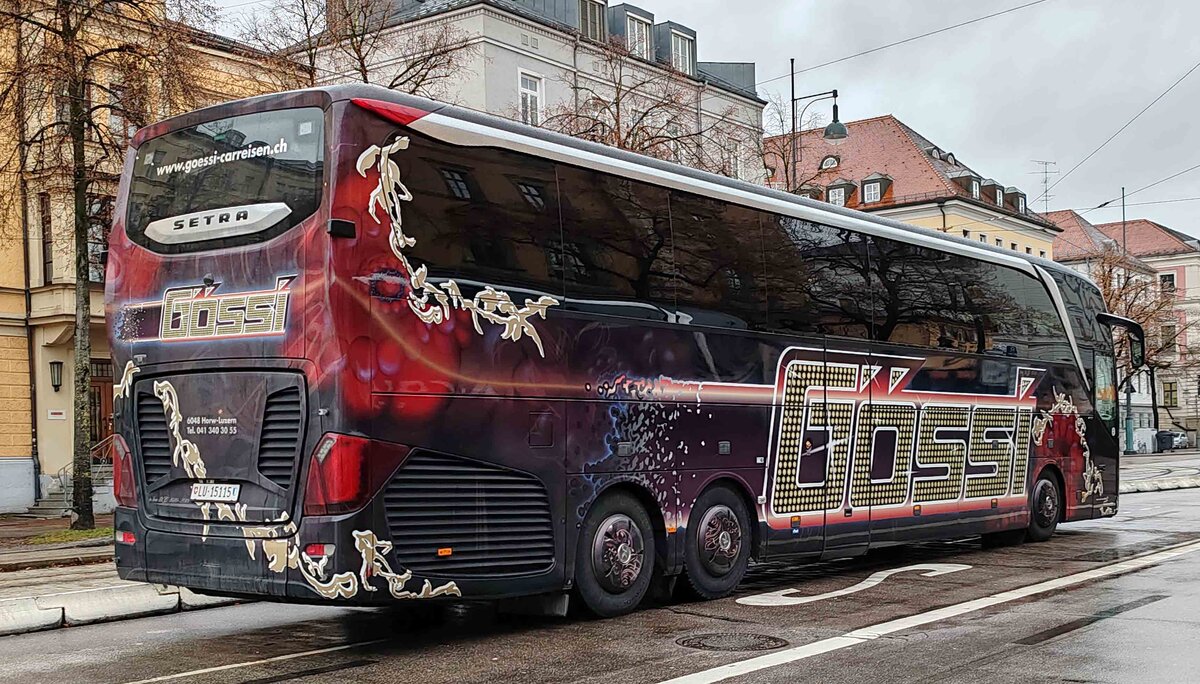 Setra S 517 HDH von Busunternehmen GSSI unterwegs in Augsburg, 12-2023