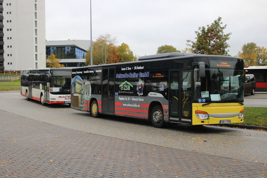 SEV abgestellt am 31.10.2023 in Hhe Rostock Hauptbahnhof/Sd