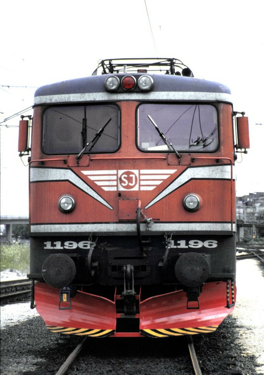 SJ Rc 4 Nr.1196 in Hallsberg am 11.08.1985.