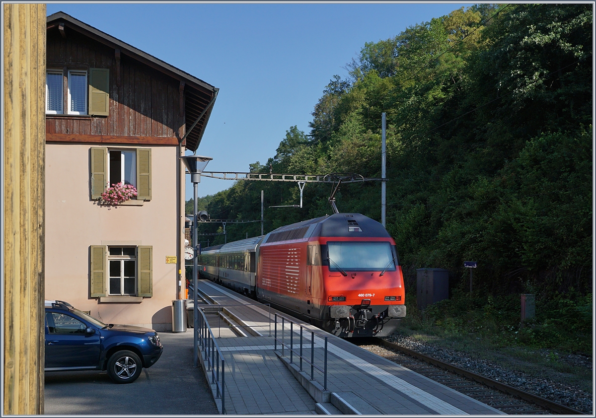 Sommerfahrplan 2018: Die SBB Re 460 079-7 schiebt ihren IC6 10160 in Sommerau Richtung Basel SBB. 
18. Juli 2018