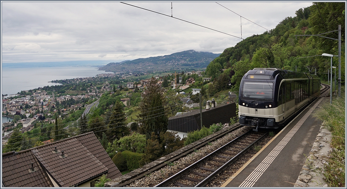 Sonzier, Endstation* im  Vorortsverkehr  von Montreux mit prächtiger Aussicht. Im Bild der MVR ABeh 2/6 7504 VEVEY.

2. Mai 2020

* abgesehen von wenigen Zügen die in der HVZ bis Les Avants verkehren