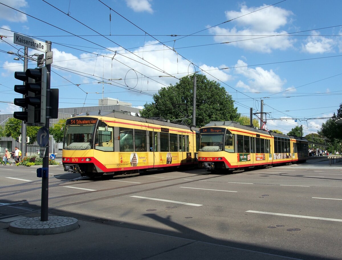 Stadtverkehr / �berlandverkehr, GT 8-100 D M2S Nr.879 von Siemens Baujahr 2002 und Nr. 870 von D�wag Baujahr 1999 in Heilbronn am 09.09.2015.