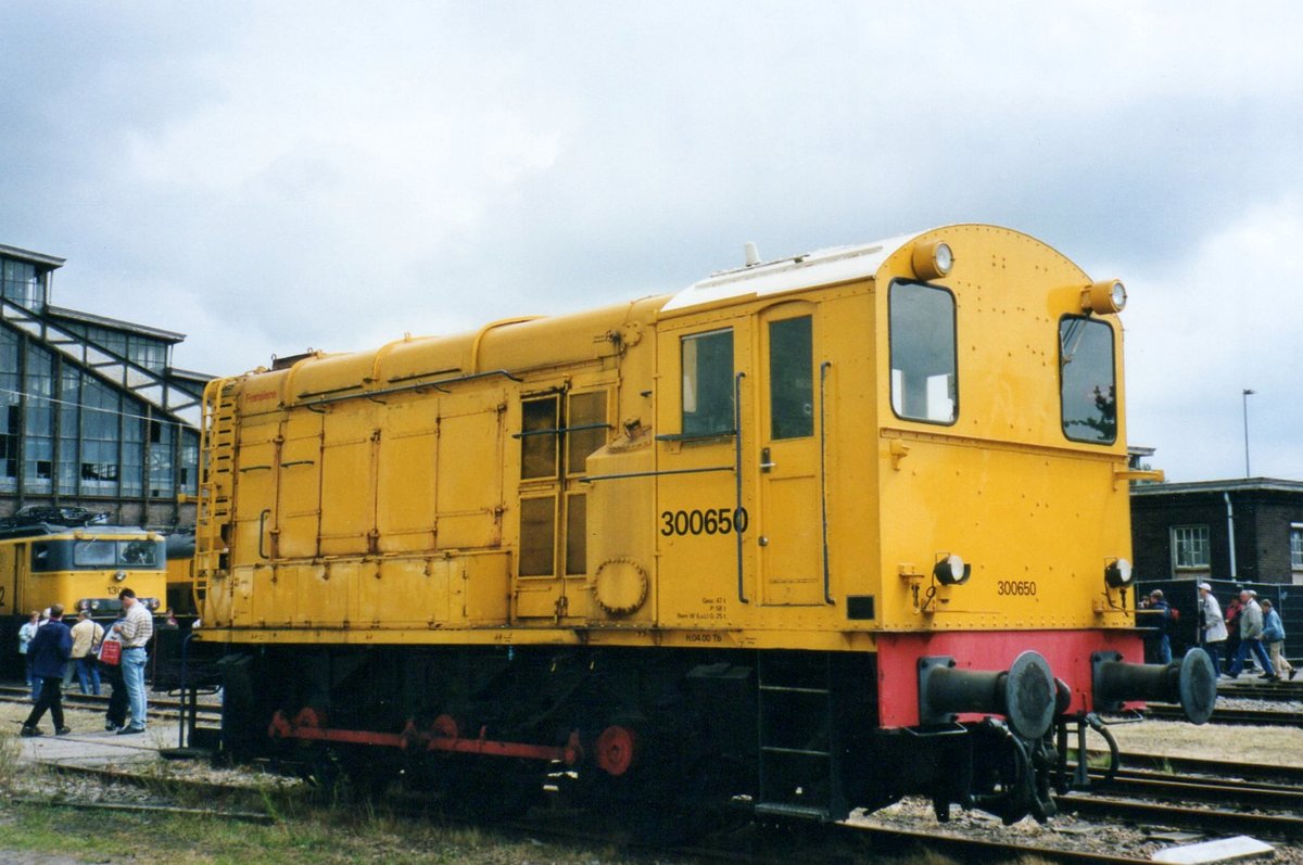 Strukton 303650 steht am 12 Juli 2004 in Roosendaal-Goederen.