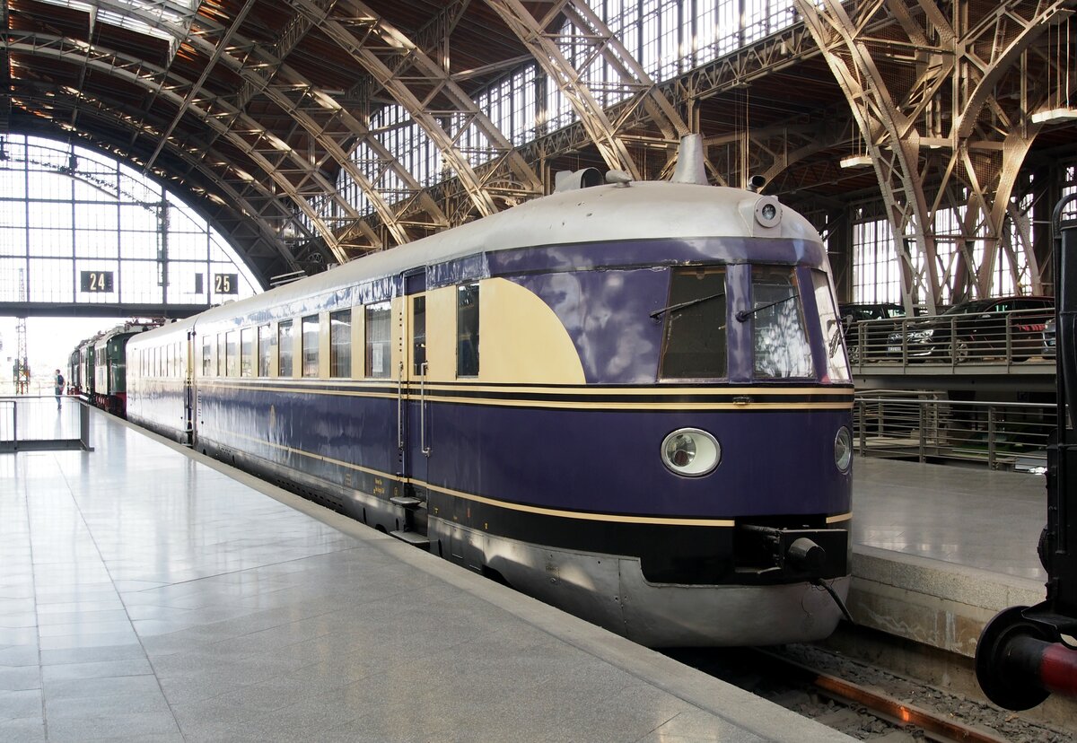 SVT 137 225 auf Gleis 24 im Hbf Leipzig am 19.07.2019.