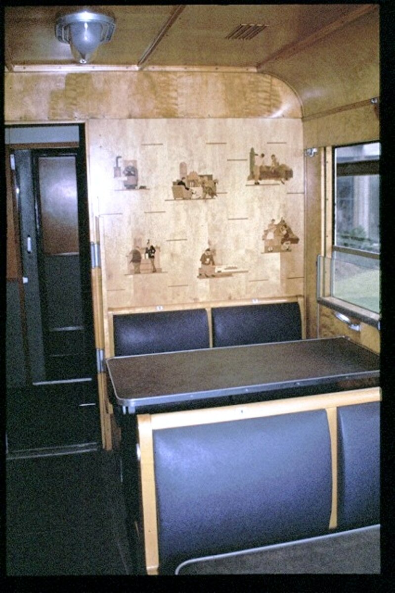 SVT 137 277 im LHB / Alstom Werksmuseum in Salzgitter-Watenstedt im Februar 1980. Speisebereich.