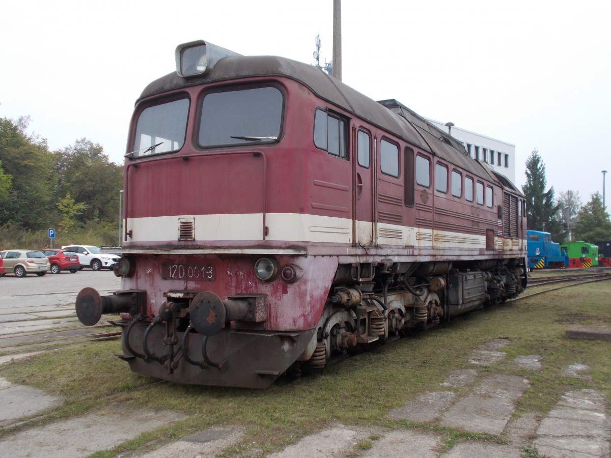 Taigatrommel 120 001-3 nachdem Sie jahrelang in Güstrow Zuhause war,steht jetzt in Schwerin im dortigen Eisenbahnmuseum.Aufnahme vom 03.Oktober 2014.