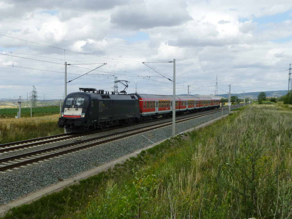 Taurus 005 mit einer RB10 Halle(S) - Eisenach am 8.7.15 am GVZ Erfurt.