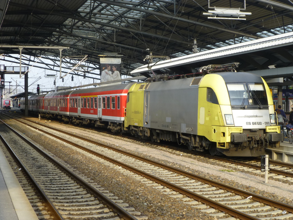 Taurus 095 mit einer Regionalbahn nach Eisenach in Erfurt, 25.3.15